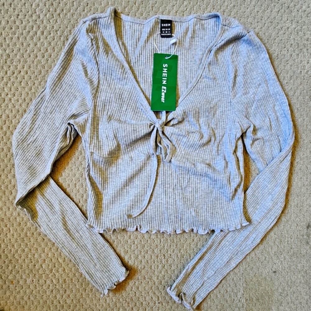 50% OFF ‼️《 Shein 》Medium long sleeve EZwear